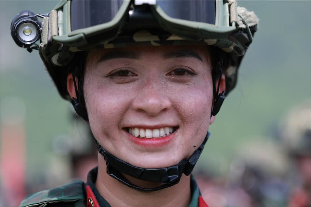 Cac nu chien si duyen dang sau nhung gio tap luyen dieu binh dieu hanh. Anh: Hai Nguyen