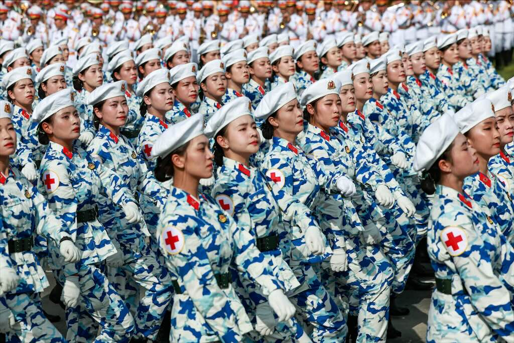 Khoi nu chien si quan y trong bo quan phuc ran ri hien dai. Anh: Hai Nguyen