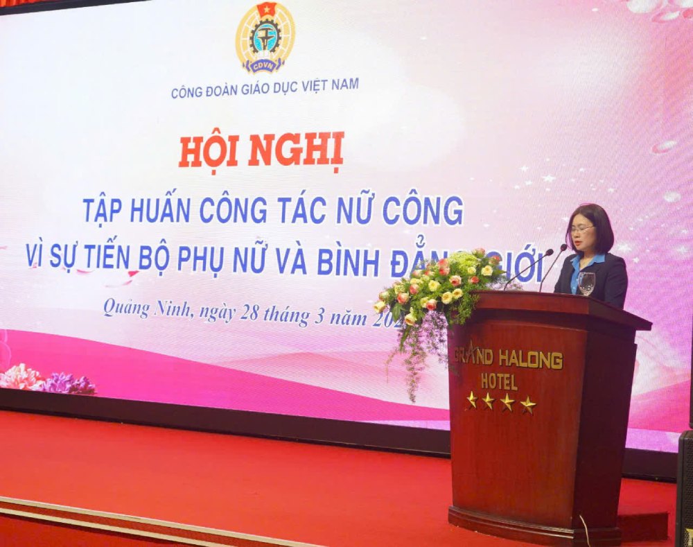 상반기에 베트남 교육 노동조합 산하 기관은 다양하고 접근하기 쉬운 형태로 많은 홍보 활동을 조직했습니다. 사진: 퀸치