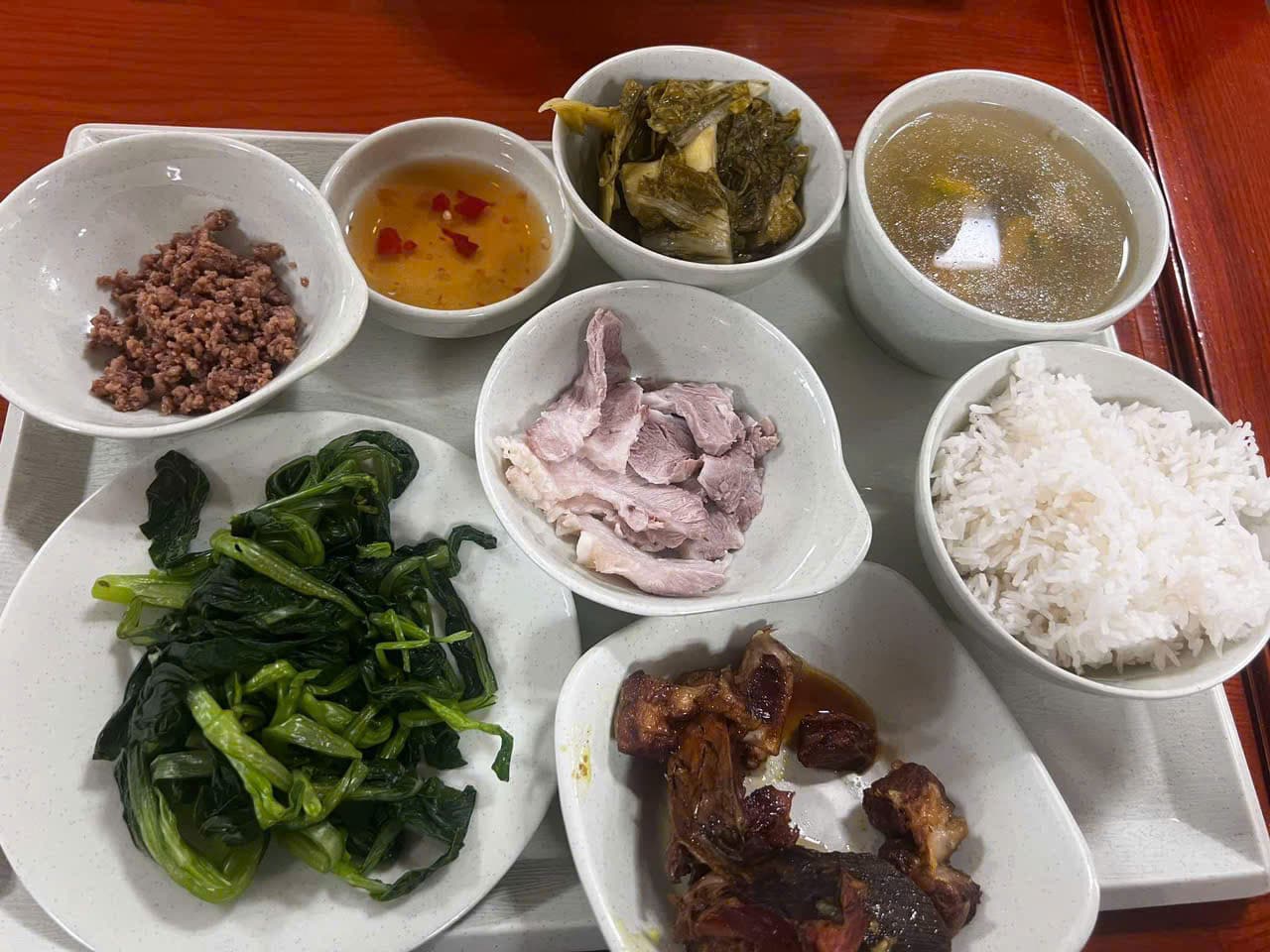 One of the habits that helps keep blood sugar stable throughout the day is to divide meals. Photo: Quang Minh.