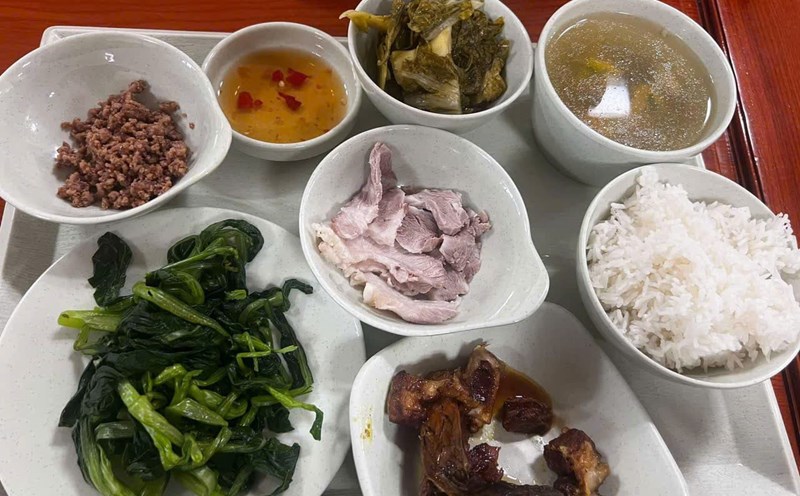One of the habits that helps keep blood sugar stable throughout the day is to divide meals. Photo: Quang Minh.