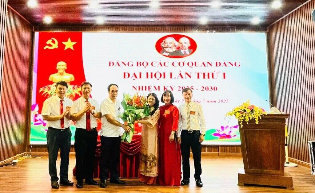 Tu Minh phuong が第1回党委員会大会を開催。写真:Tu Minh phuong