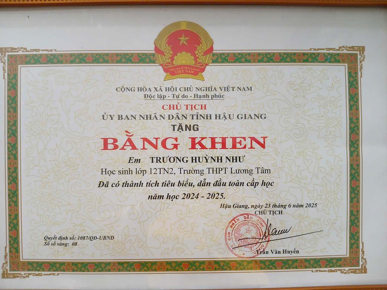 Anh: Nhan vat cung cap.