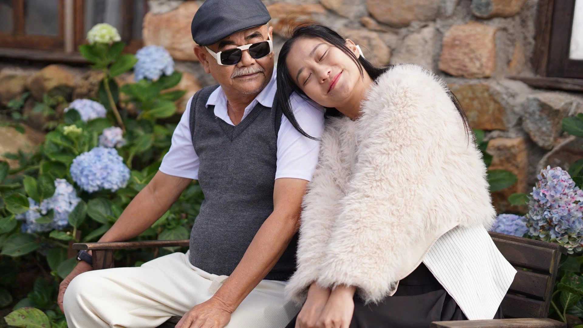 People's Artist Viet Anh and his girlfriend. Photo: Provided by the artist.