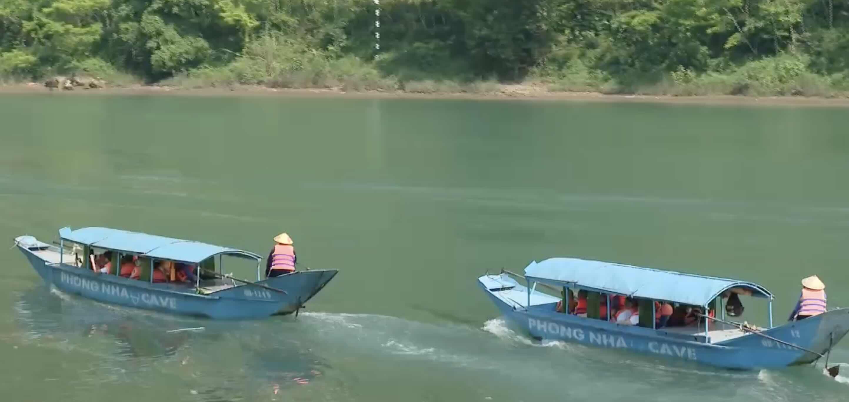 Tightening the safety of tourist boats in Phong Nha - Ke Bang.