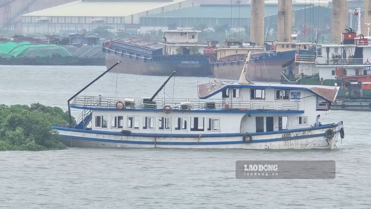 Can canh tau Vinh Xanh 58 moi bi lat tren vinh Ha Long. Ảnh: Ngoc Duy