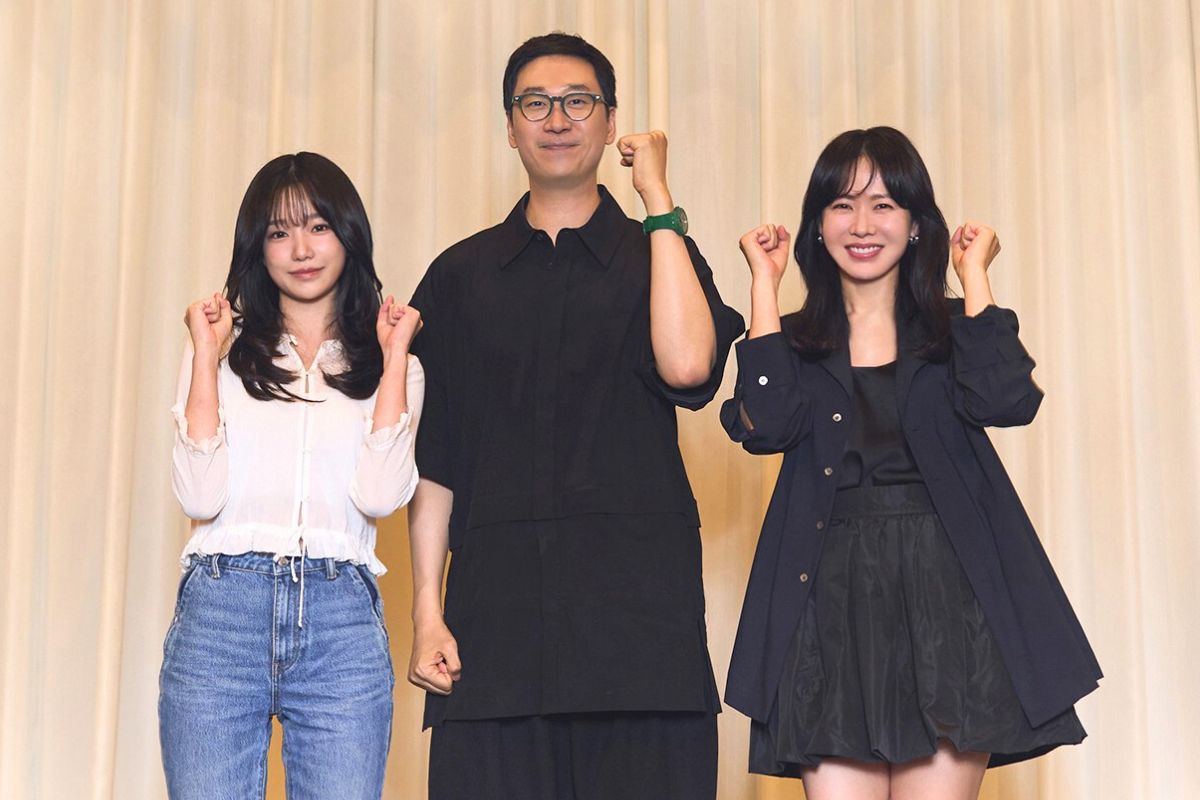 Jo YuriとSon Ye Jinは、キム・ヨンホン監督の映画で主役を演じています。写真:Netflix