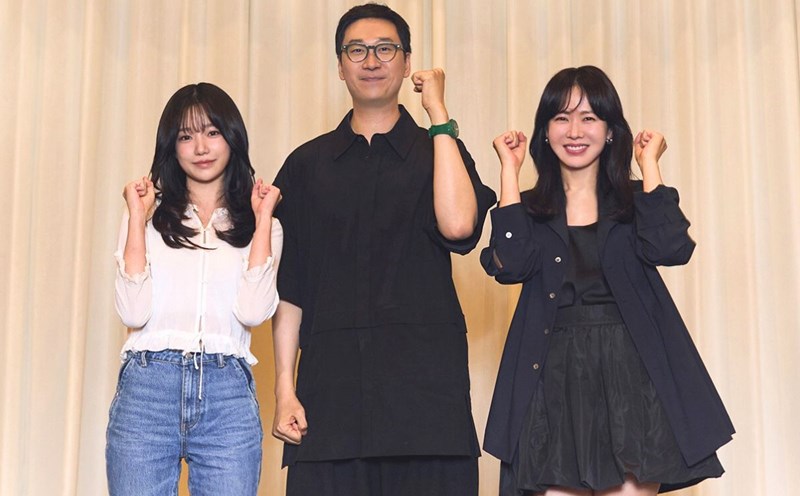 Jo Yuri and Son Ye Jin star in the film directed by Kim Yong Hoon. Photo: Netflix