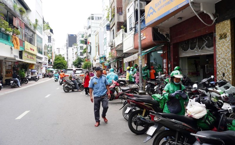 The sidewalk is "stuck", Ho Chi Minh City will handle it strictly, proposing to install surveillance cameras.