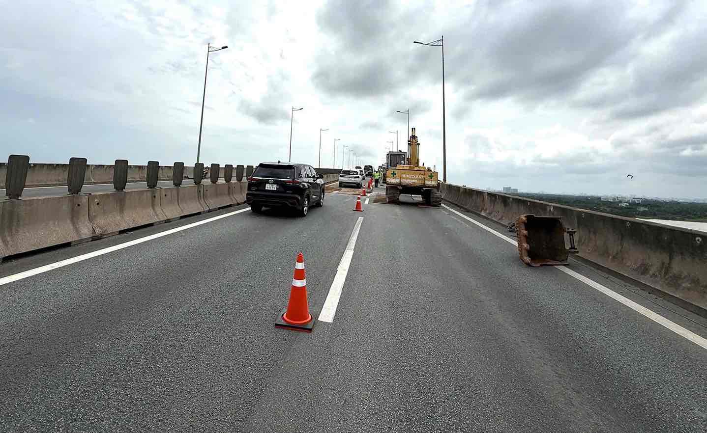 TPHCM - Long Thanh - Dau Giay高速道路でのロンタイン橋の修理工事の車線変更。写真:HAC