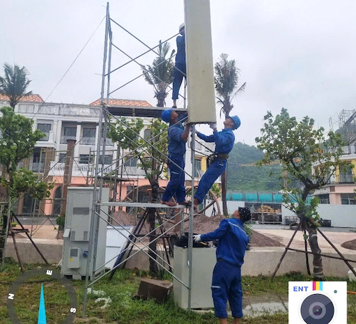 Thu thiet bi tram phat song luu dong Vinaphone tai Cat Ba de dam bao an toan tai san truoc dien bien phuc tap cua con bao so 3. Anh: VNPT