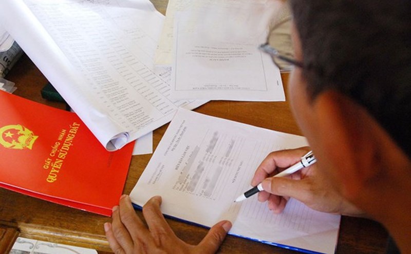 The order and procedures for registering changes in land use rights transfer are of interest to readers. Photo: Thu Giang