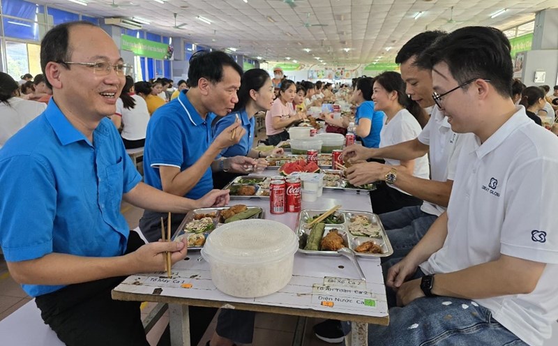 The "Union Meal" program was organized by trade unions at all levels in Ninh Binh province from July 20 to September 2. Photo: Dieu Anh