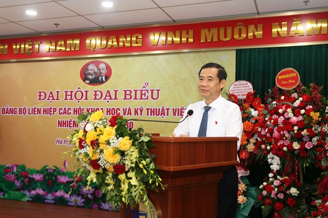 Sr. Nguyen Thai Hoc - Secretario Adjunto del Comite del Frente de la Paterna, las organizaciones centrales hablaron en el Congreso. Foto: Huong Diep