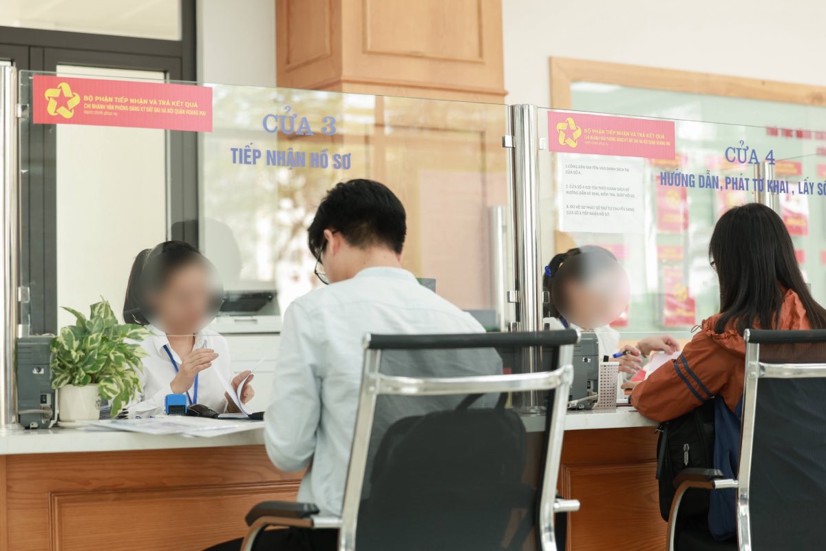 구 인민위원회 위원장의 임무 및 권한과 관련된 정보가 시민들의 관심을 받고 있습니다. 사진: Hai Nguyen