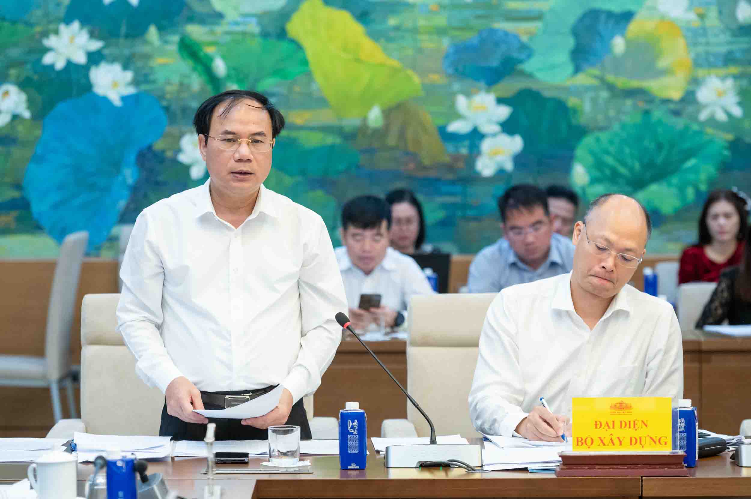 Thu truong Bo Xay dung Nguyen Van Sinh phat bieu tai cuoc hop. Anh: Pham Thang.
