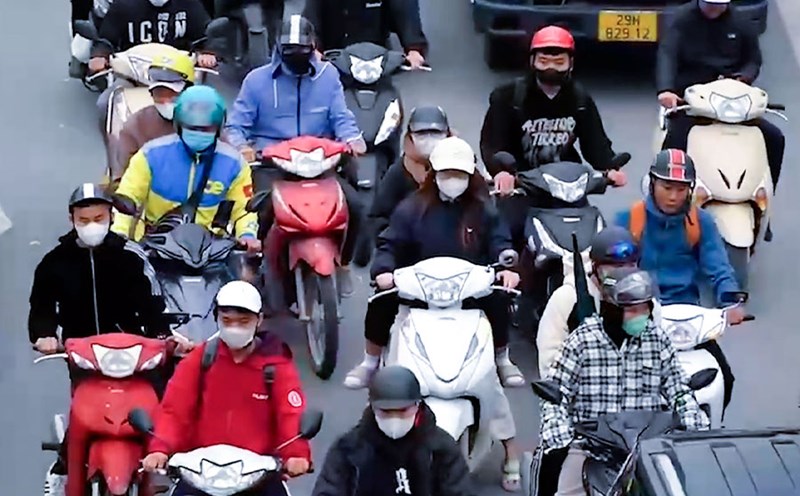 Hanoi does not recommend people continue to ride motorbikes