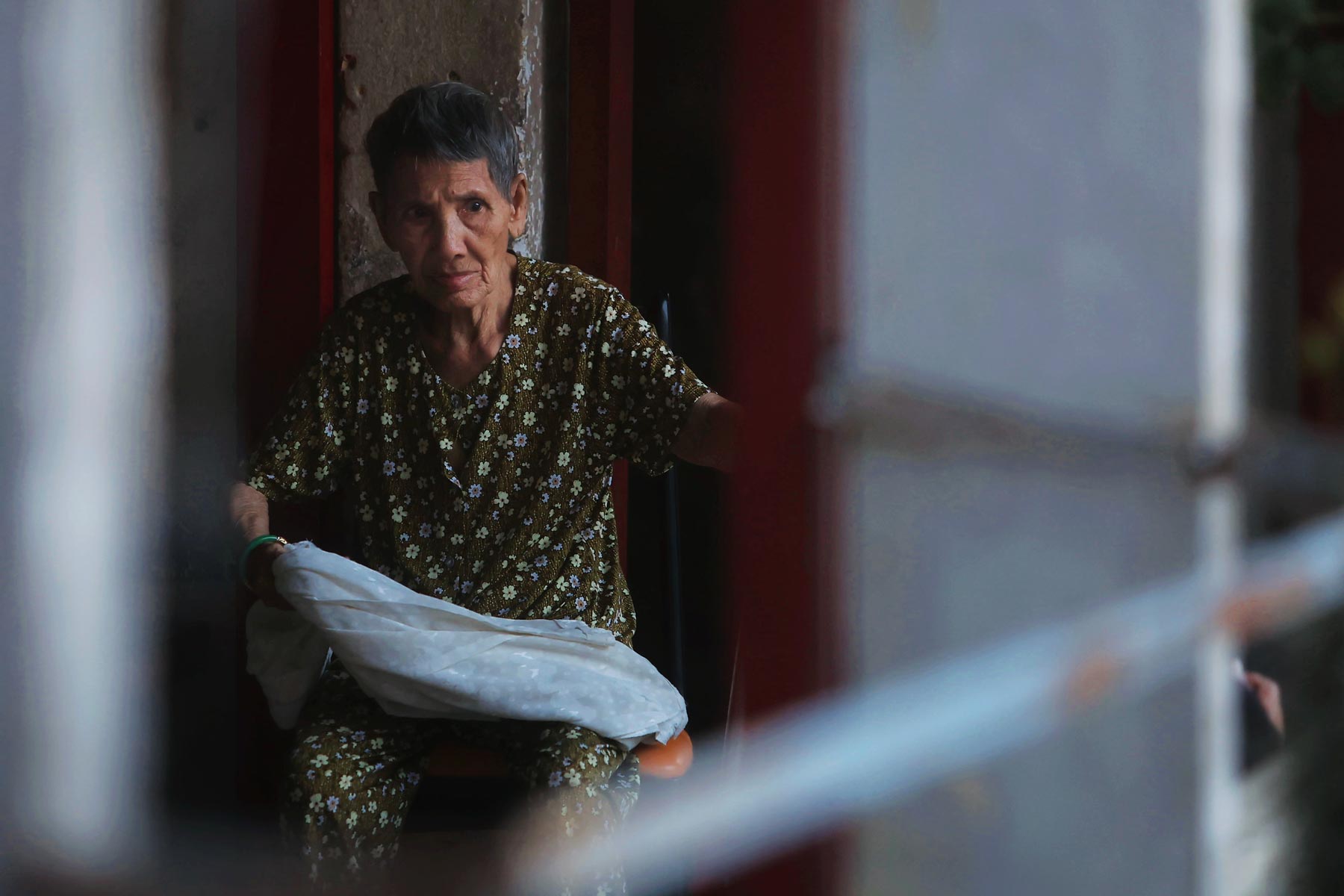 O do tuoi cao, nhieu nguoi dan chi mong co mot noi o on dinh, an toan. Tuy nhien, viec di doi toi noi o moi nam ngoai kha nang cua ho.