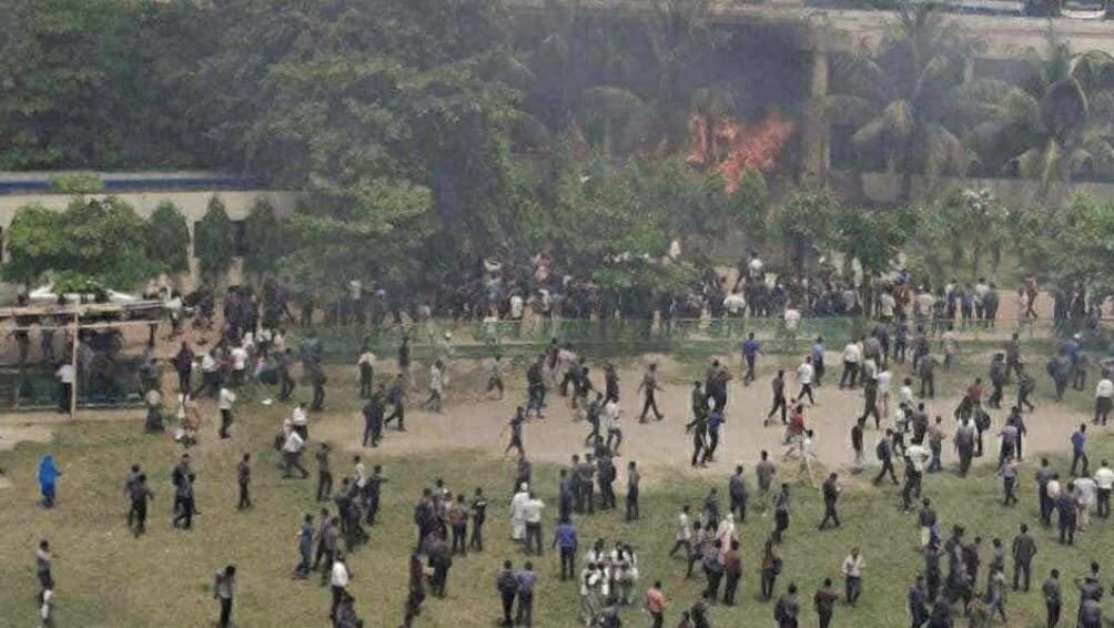 7월 21일 오후 방글라데시 항공기 사고 현장 비디오에서 캡처한 사진