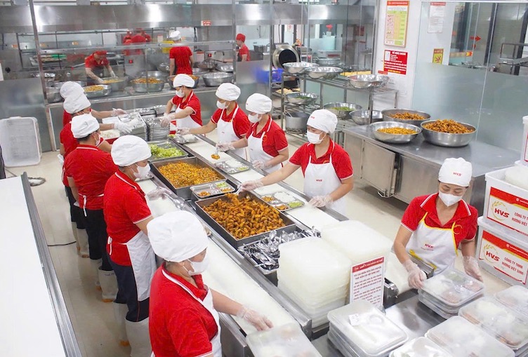 Day chuyen chia suat thuc an cua Huong Viet Sinh. Anh: Van Trang