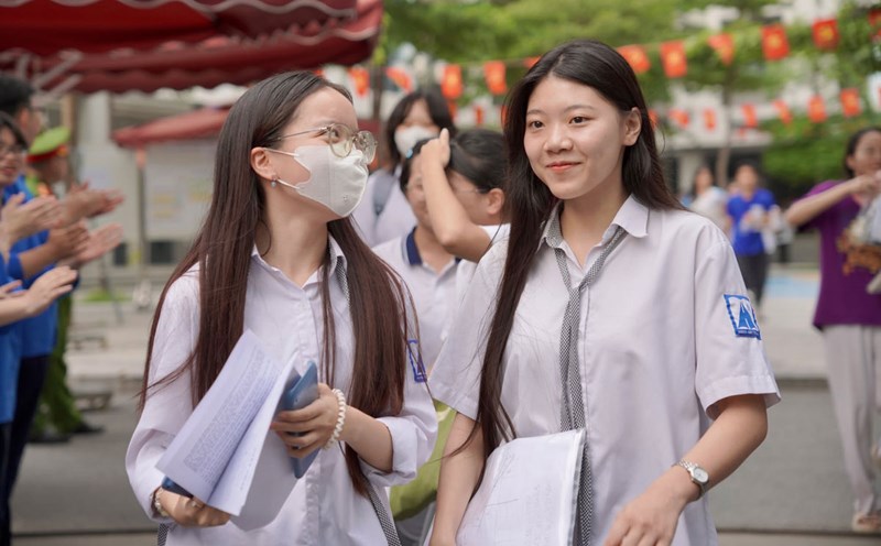 Another school announced the admission floor score for 2025. Photo: Vu Linh