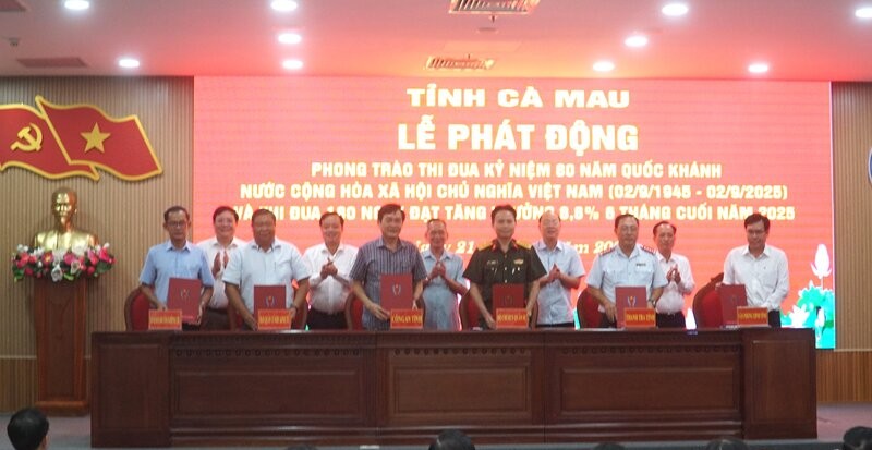 Cac don vi ky giao uoc thi dua 180 ngay dem tang truong kinh te nam 2025. Anh: Nhat Ho