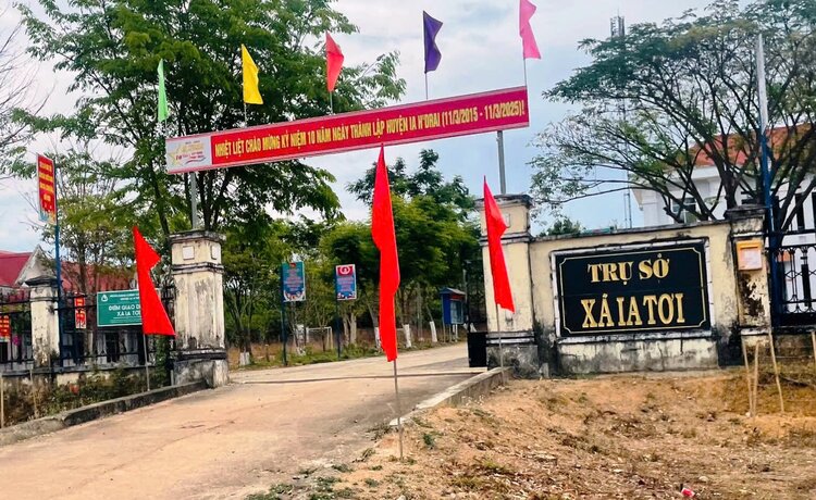 Quang Ngai省Ia Toiコミューン人民委員会は、狂犬病にかかっている疑いのある犬を追跡する部隊を展開しています。写真:Vien Nguyen