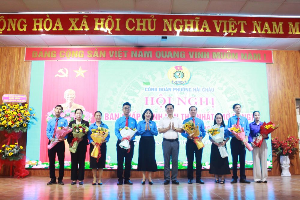 다낭 하이쩌우 동 노동조합 출범 및 2025년 하반기 임무 시행. 사진: 쩐 티