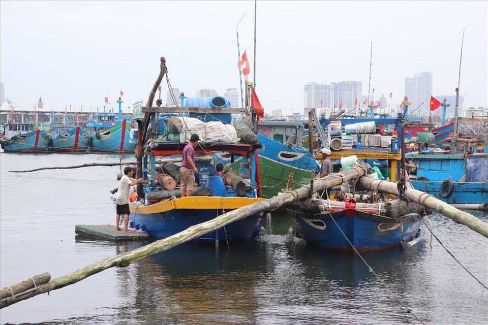 ダナンは、今後数日で海で強い風と大きな波に警告しました。写真：Nguyen Linh