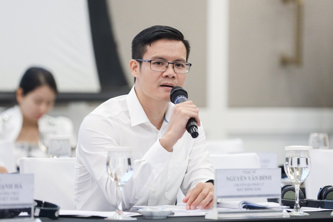 弁護士のNguyen Van Dinh（Hanoi Bar Association）は、土地法と税務管理の両方が、金融義務の通知後に記録を撤回する人々の状況を具体的に規定していないと述べました。写真：NVCC.