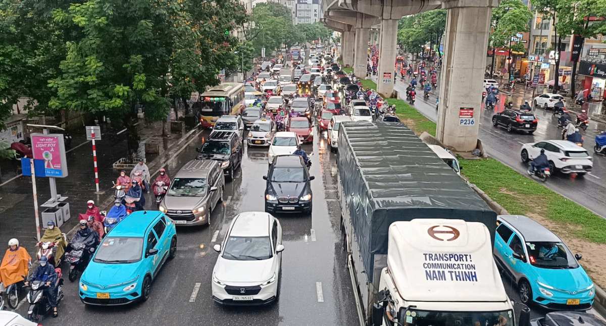 Khu vuc nut giao Pham Hung - Ho Tung Mau tac nghen keo dai