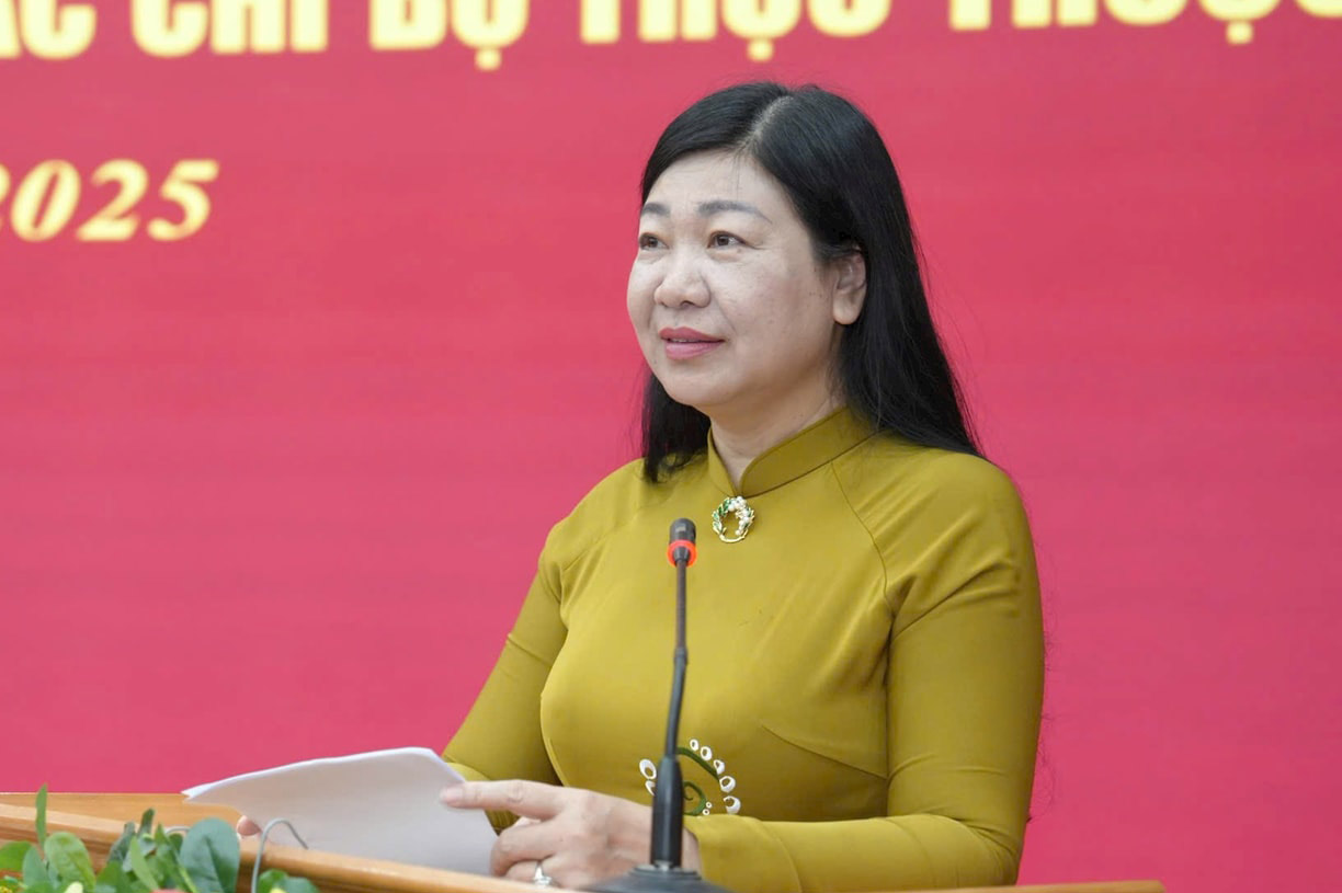 Dong chi Nguyen Lan Huong phat bieu tai hoi nghi. Anh: Minh Thuy