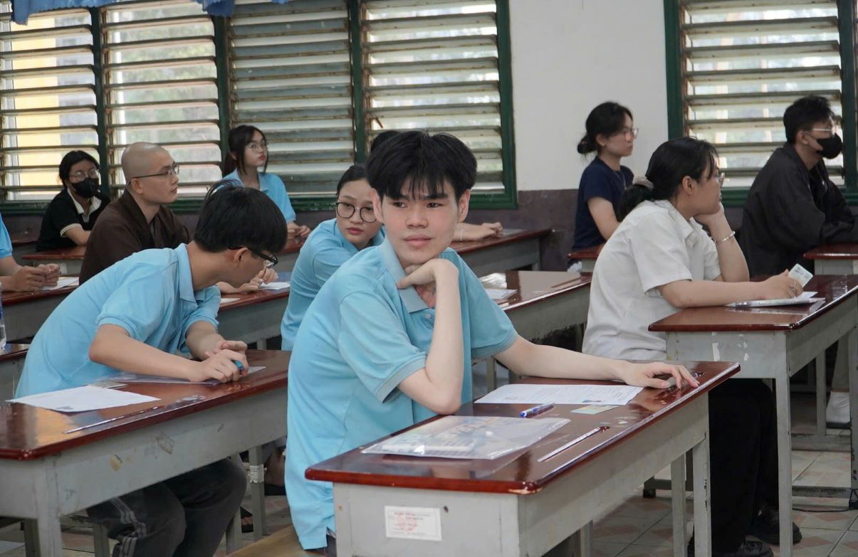 Ho Chi Minh City University of Economics has announced the floor score for admission methods in 2025. Photo: Chan Phuc