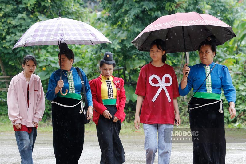 Dien Bien省Muong Phangコミューンの住民が祖国の安全を守る全国民の日に参加。写真:Quang Dat