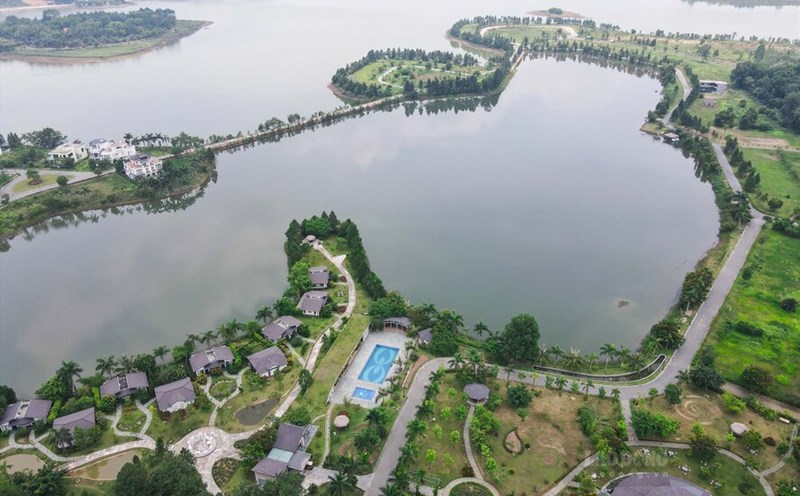 Dai Lai Lake will be overflowing according to the operating and regulation process to receive floodwaters. Photo: Lao Dong.