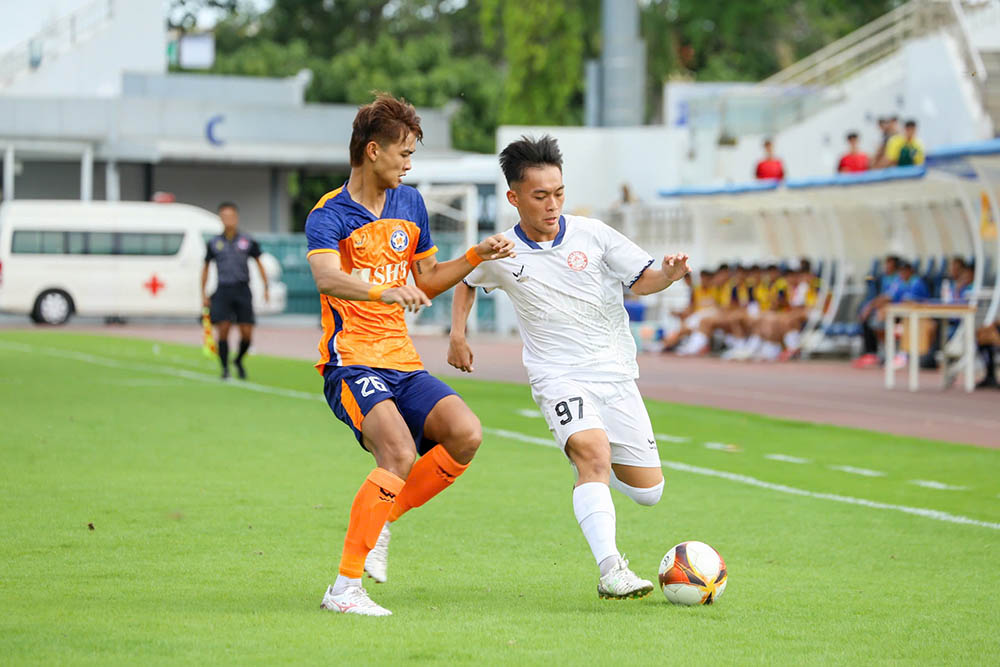 Cau lac bo bong da TPHCM (ao trang) va Da Nang hoa nhau 0-0. Anh: VFF