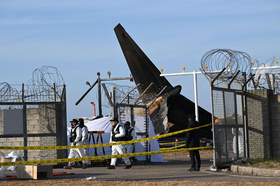 2024년 12월 30일 촬영된 한국 제주항공 항공기 사고 현장 사진: AFP