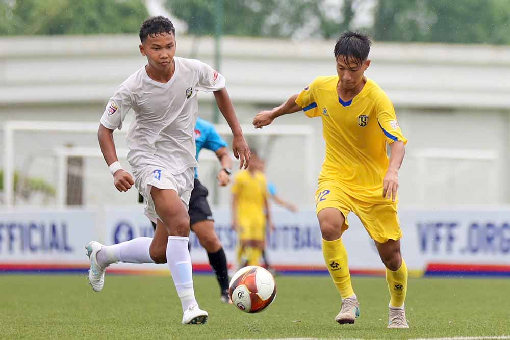 U15 Song Lam Nghe An (yellow shirt) convincingly defeated U15 An Giang 5-0. Photo: VFF