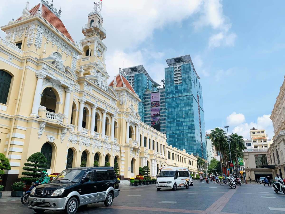 The section of Le Thanh Ton Street through the headquarters of the Ho Chi Minh City People's Committee. Photo: Minh Quan