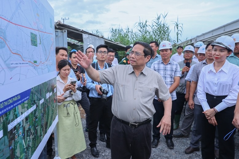 Thu tuong Pham Minh Chinh chi dao tiep tuc rut ngan tien do, phan dau hoan thanh, thong tuyen du an thanh phan 1 du an Cao Lanh – An Huu vao 19/12/2025 - Anh: VGP/Nhat Bac