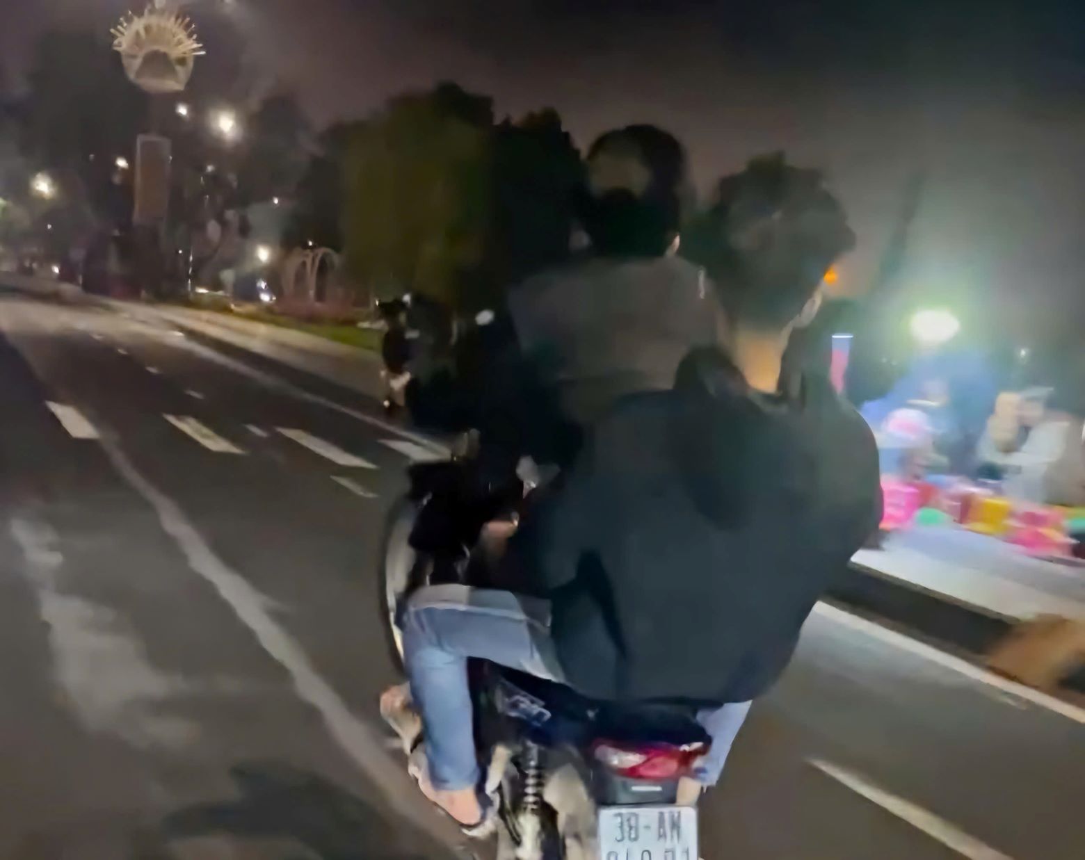 Luc luong chuc nang dang xu ly nhom thanh thieu nien vi pham. Anh: Lam Hong
