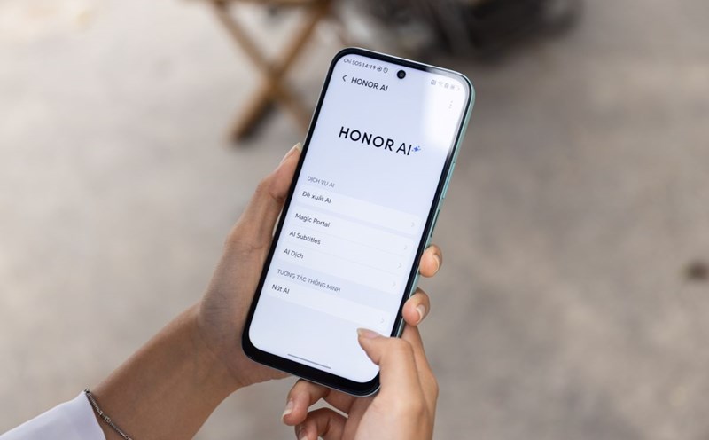 With a price of just under 5 million VND, Vietnamese consumers can now own a smartphone with basic AI features. Photo: My Phan