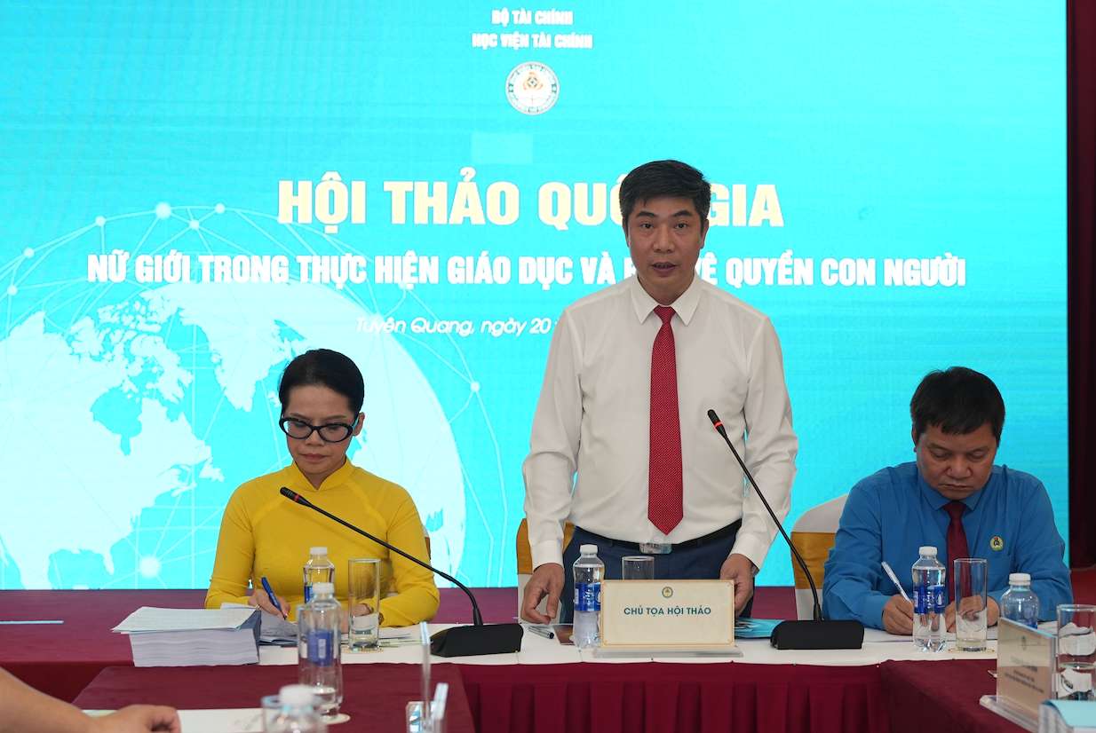 PGS.TS Nguyen Dao Tung cho rang phat huy vai tro cua nu gioi trong giao duc va bao ve quyen con nguoi la yeu cau cap thiet trong boi canh hoi nhap va phat trien ben vung. Anh: Hoc vien Tai chinh