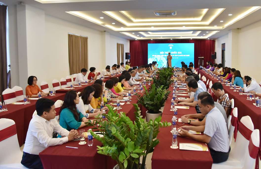 Hoi thao quoc gia “Nu gioi trong thuc hien giao duc va bao ve quyen con nguoi”. Anh: Hoc vien Tai chinh