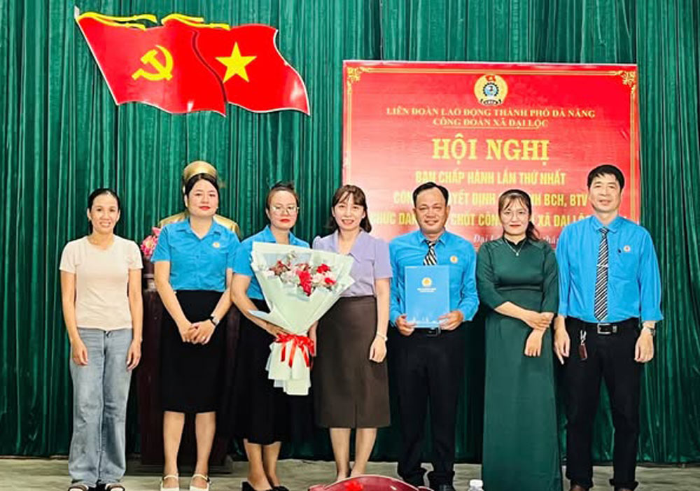 다낭시 다이록빈 코뮌 노동조합 상무위원회 출범식. 사진: Tra Van