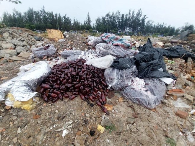 Da Nang xu phat Cong ty Duoc Trung uong 3 vi khong tieu huy thuoc dung quy dinh. Anh: Luc luong chuc nang cung cap