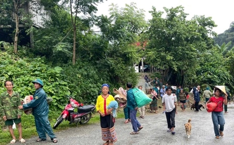 Nhon Mai commune has urgently evacuated 19 households from high-risk areas affected by flash floods and landslides. Photo: Ha Hang