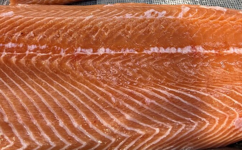 Salmon is one of the foods rich in omega-3 that is easy to add to breakfast to help reduce blood fat. Photo: Ha Anh