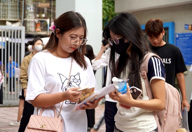 The Ministry of Education and Training (MOET) has proposed a tuition ceiling for higher education and vocational education from 2025 - 2026 onwards. Photo: Van Trang