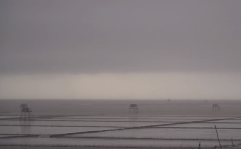 Some areas in Hung Yen province will have strong winds and light rain before storm No. 3 makes landfall. Photo: Ha Vi